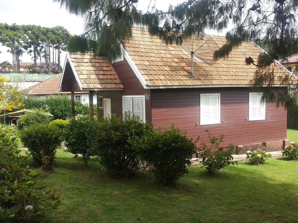 Chale De Madeira - Lareira E Fogueira---Lindo Gramado Com Mesa Para Cafe Da Manha, Churrasqueira E Fogueira Campos do Jordao Dış mekan fotoğraf